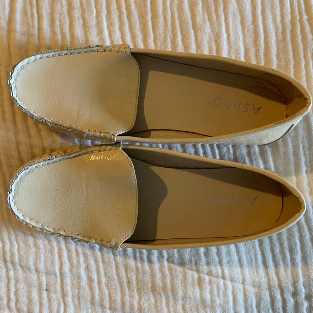 Ashro Cream Flats Classic Moccasin Driving Shoe Design